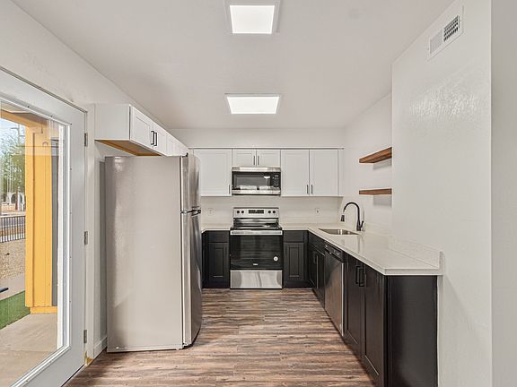 4th image of 1102 E Pierce St APT 1