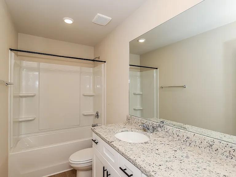 666 Mackenzie Cv — Photo 16