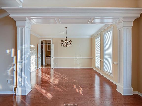 4th image of 5110 Sycamore Hills Dr