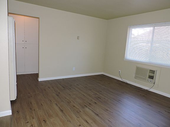 3rd image of 2321 Q St APT 8