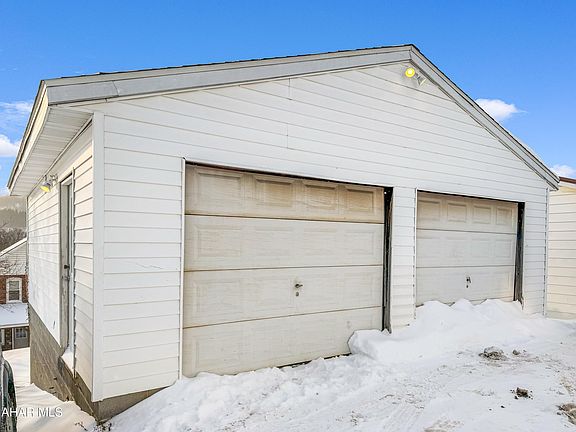 3rd image of 2813 Bigler Ave