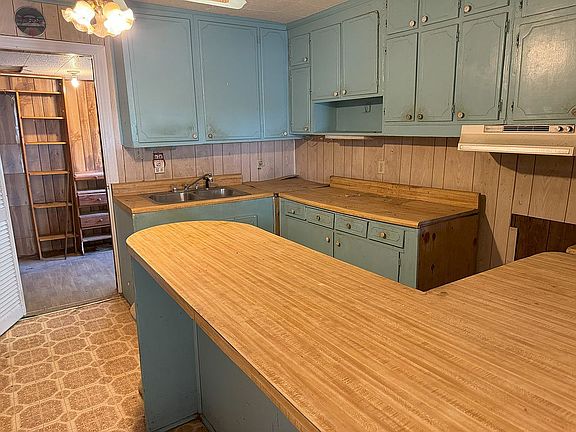 4th image of 601 Lancaster Dr