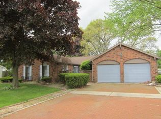 1607 E Lake Dr #W, Elkhart, IN 46514
