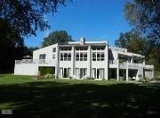 14 Raymond Ter, Norwalk, CT 06855