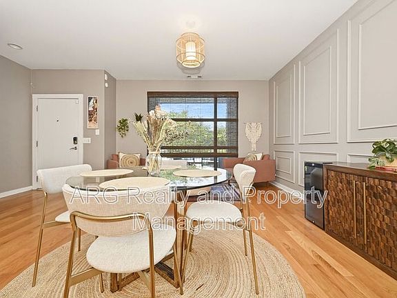 5th image of 472 Martin St SE