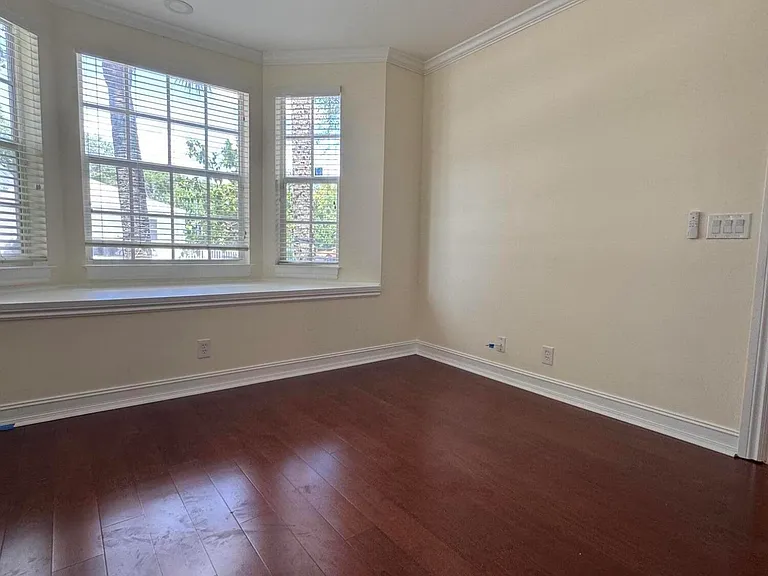 503 N Mallory Cir — Photo 6