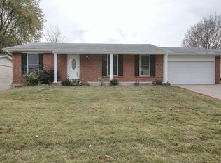 44 S Hillview Dr, Saint Peters, MO 63376