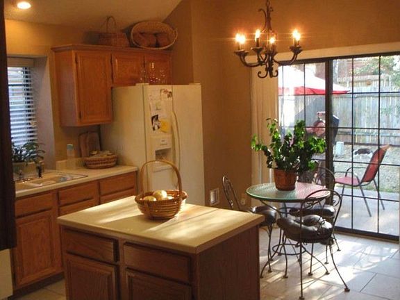 4th image of 2110 Mockingbird Dr