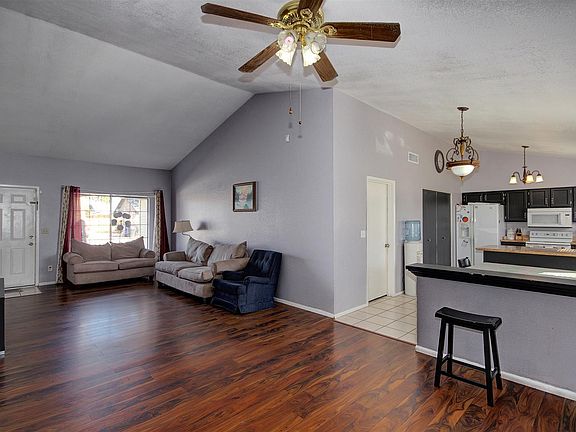 2nd image of 2407 E Catalina Ave