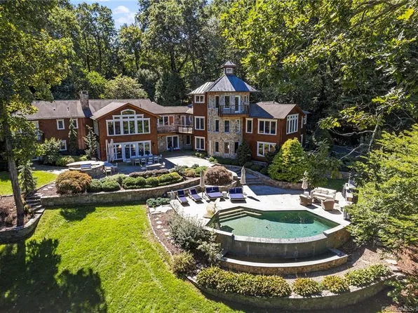 34 Lake Road, Newtown, CT 06470