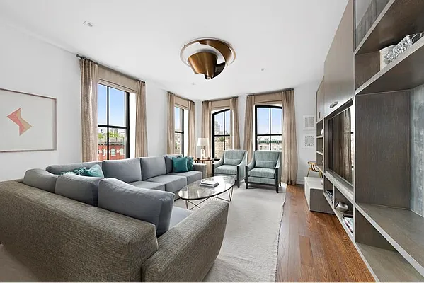 Rented by Liss Real Estate Group LLC | media 24