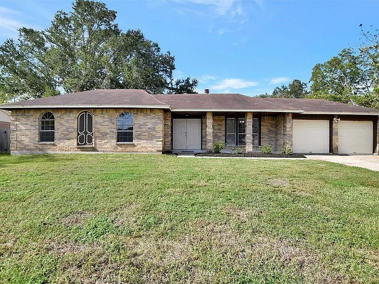 1311 Oak Hollow Dr — Photo 1