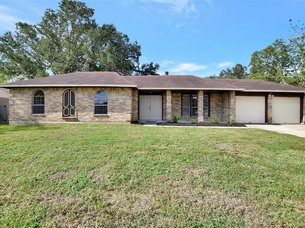 1311 Oak Hollow Dr, Friendswood, TX 77546
