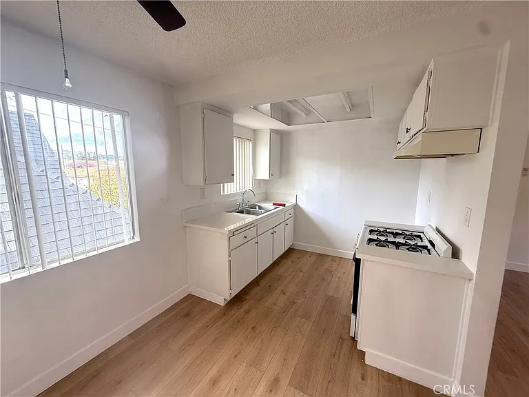 469 W Oliver St #3 — Photo 7