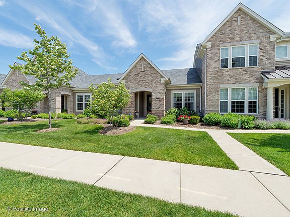 2nd image of 2605 Barrington Cir #2605