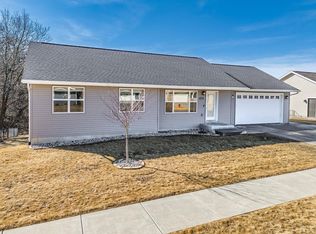 221 Dessa Rain Dr, Reedsburg, WI 53959