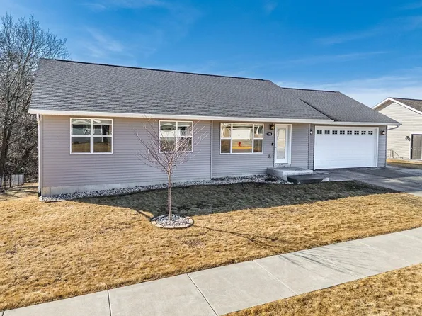 221 Dessa Rain Dr, Reedsburg, WI 53959