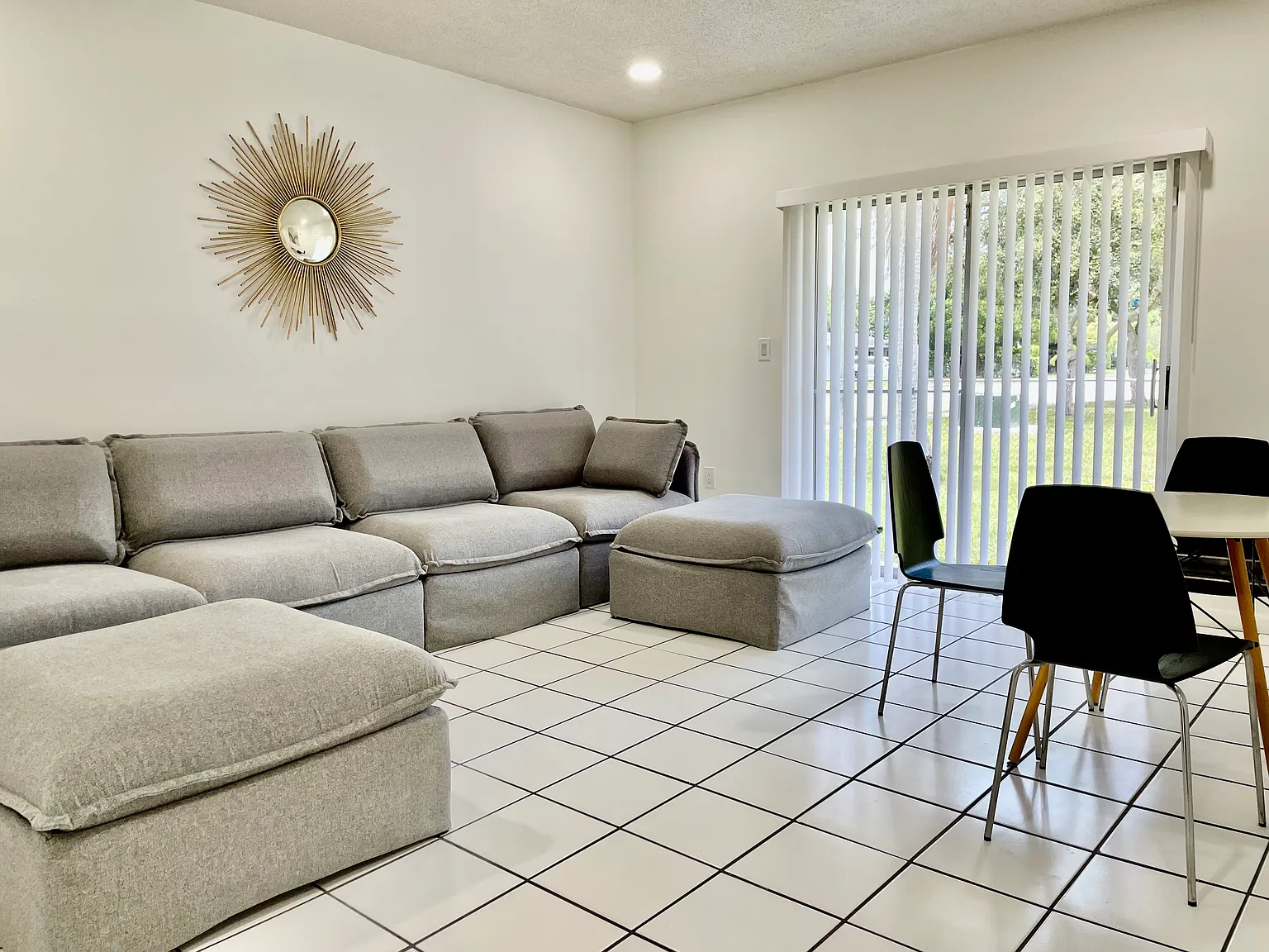 4 bed, 1290 sqft, $6,800 — Photo 1