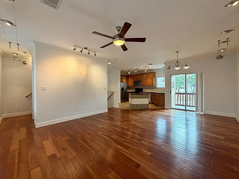 1402 Parker Ln #8 — Photo 4