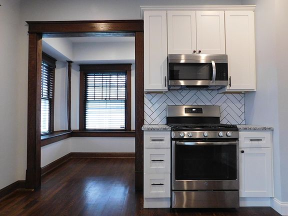 4th image of 3724 Wyandotte St #1