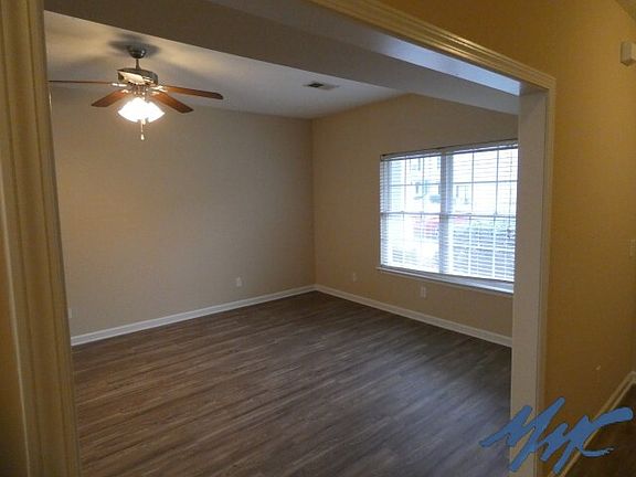 3rd image of 2550 New Holland Cir
