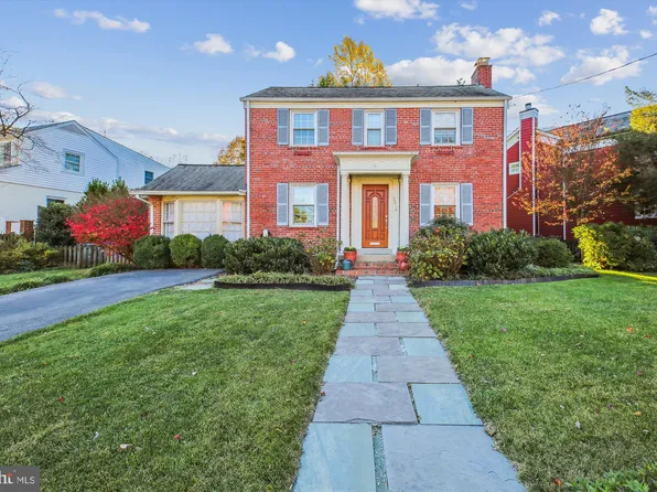 5214 Roosevelt St, Bethesda, MD 20814