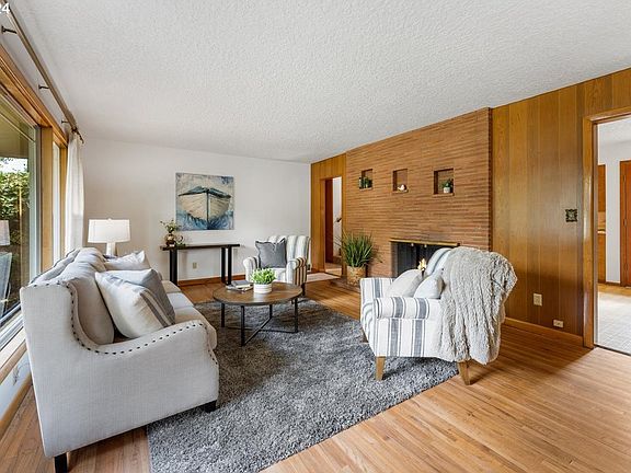 4th image of 807 SE 94th Ave