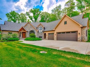 7230 Brighton Park Ct, Chagrin Falls, OH 44023