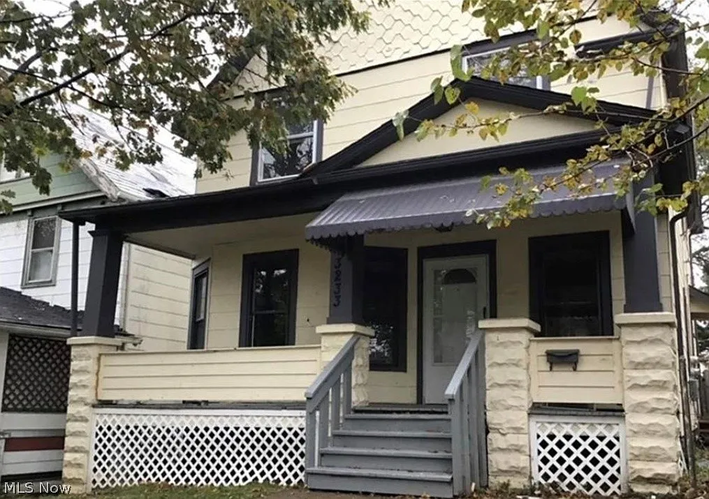3233 W 94th St photo 1