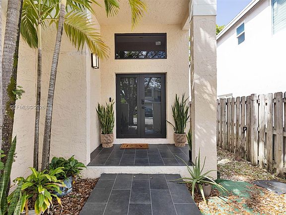 3rd image of 2836 River Run Cir W