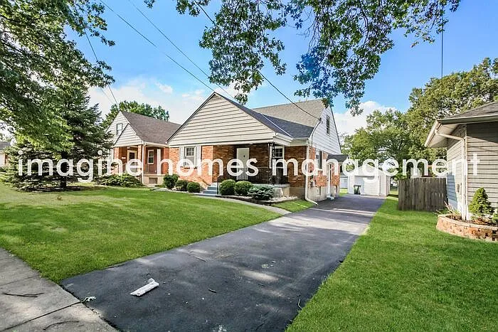 3 bed, 2.0 bath, 1599 sqft, $2,350 — Photo 2