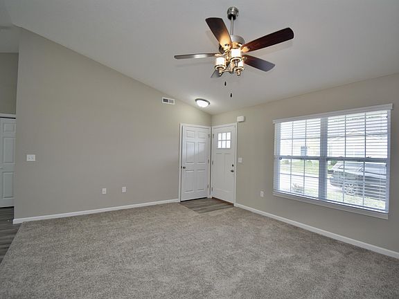 5th image of 24 E Persimmon Dr