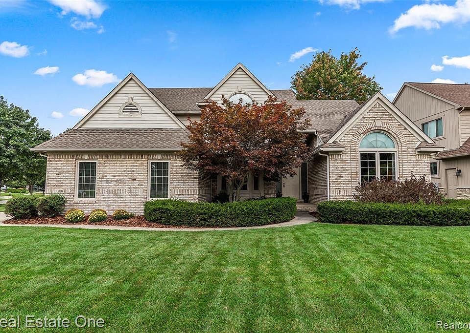 1380 Amberwood Dr, Wixom, MI 48393 Zillow