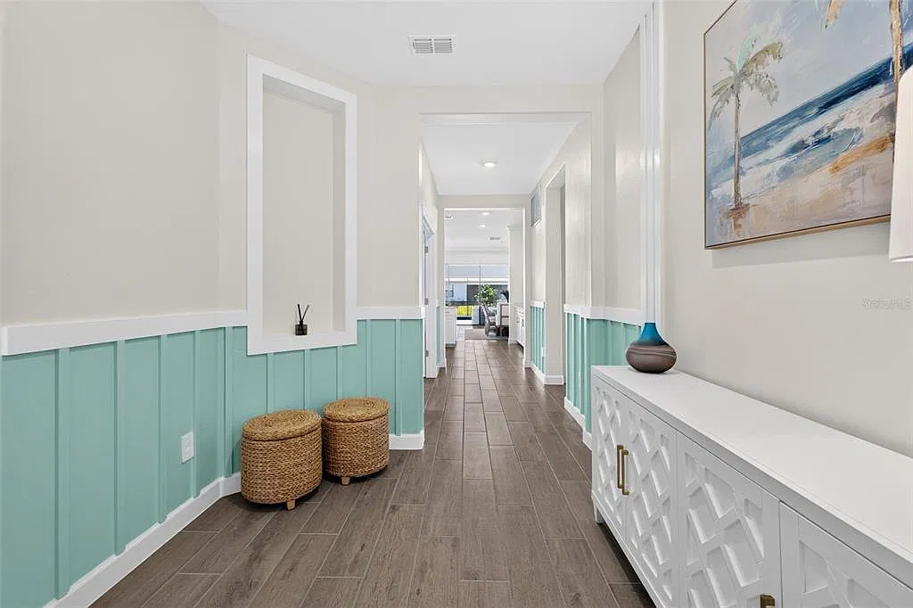 3 bed, 3.0 bath, 2702 sqft, $7,100 — Photo 3