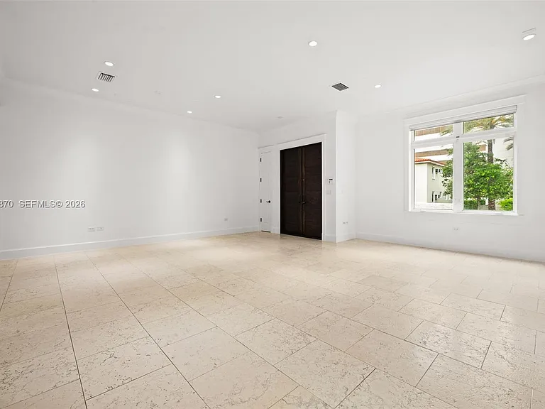 530 Valencia Ave #2 — Photo 5