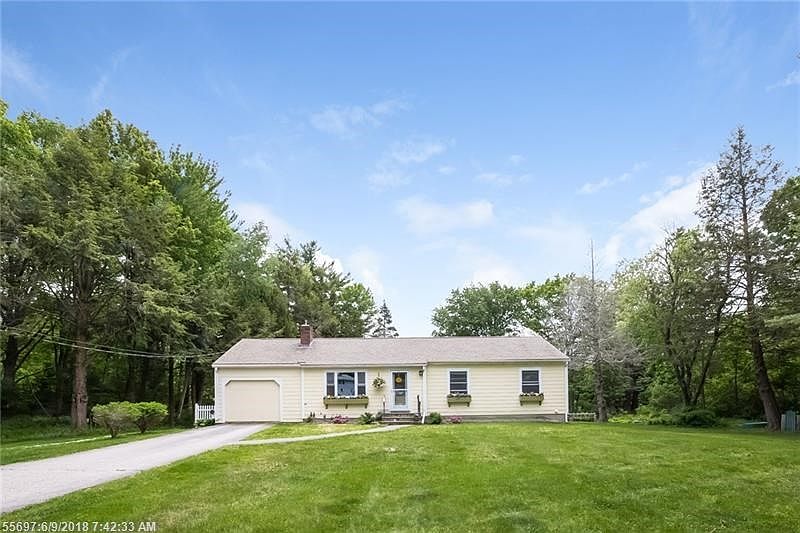 Welcome to this perfect sited home which is intown yet very private.