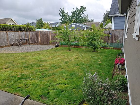 4th image of 1449 Lupin St