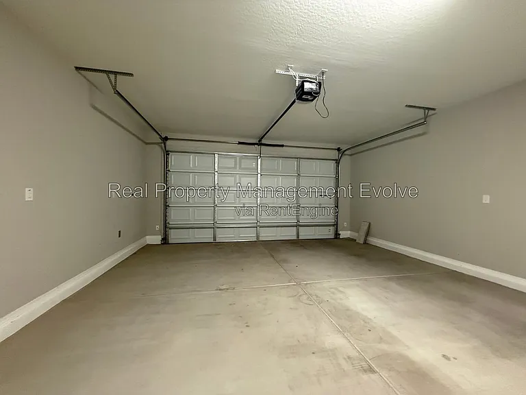 5618 N 87th Dr — Photo 33
