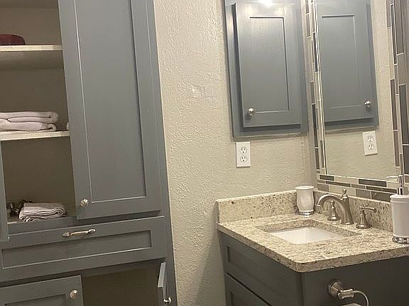 5th image of 170 De Chantle Rd APT 702