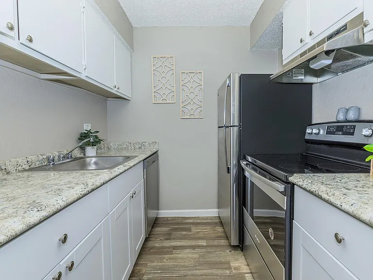 Huntington Hollow Apartments — Photo 20