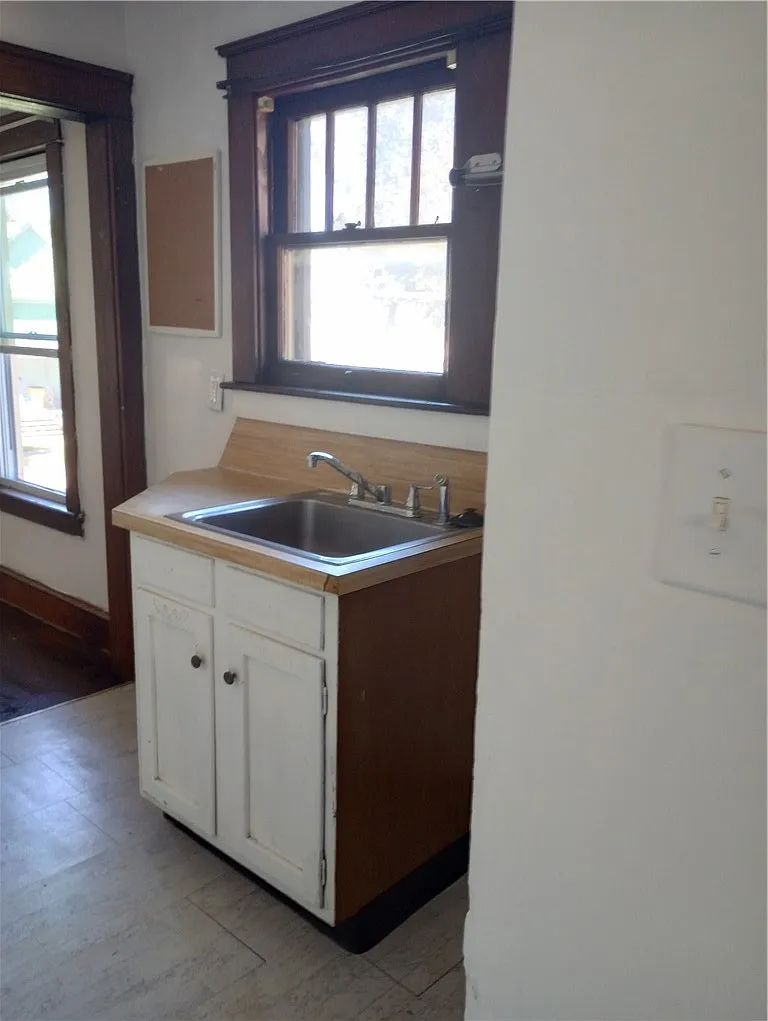 2 bed, 1.0 bath, 966 sqft, $950 — Photo 3