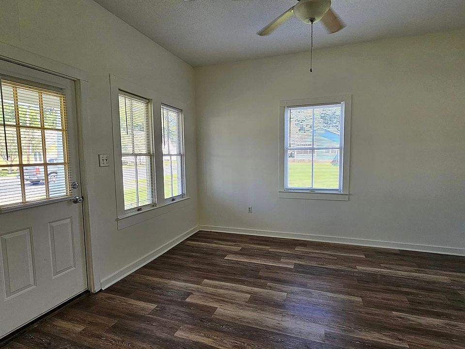 2nd image of 402 S Main St