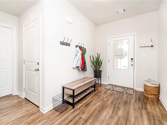 3rd image of 28439 Longfellow Dr