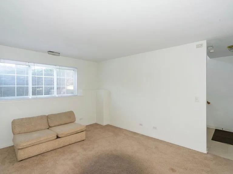 2204 W Concord Ln — Photo 3
