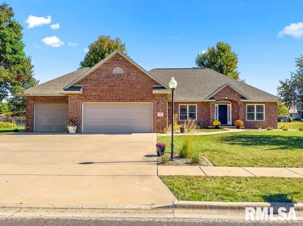 208 Ironwood Dr, Pekin, IL 61554