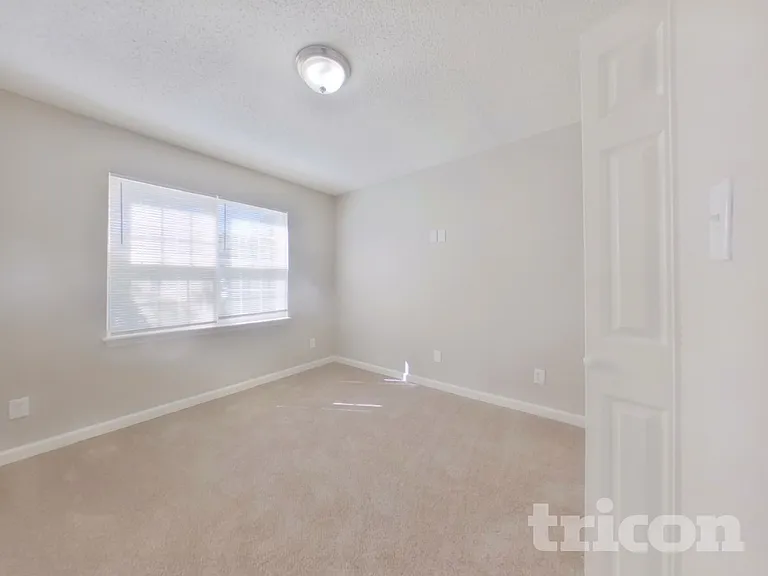235 Chattaroy Dr — Photo 12