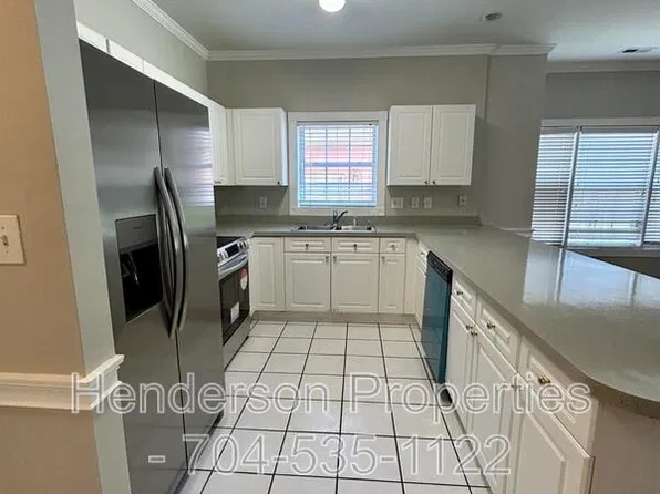 9050 Meadow Vista Rd, Charlotte, NC 28213
