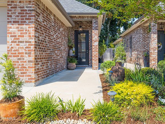 2nd image of 204 Twin Meadow Ln