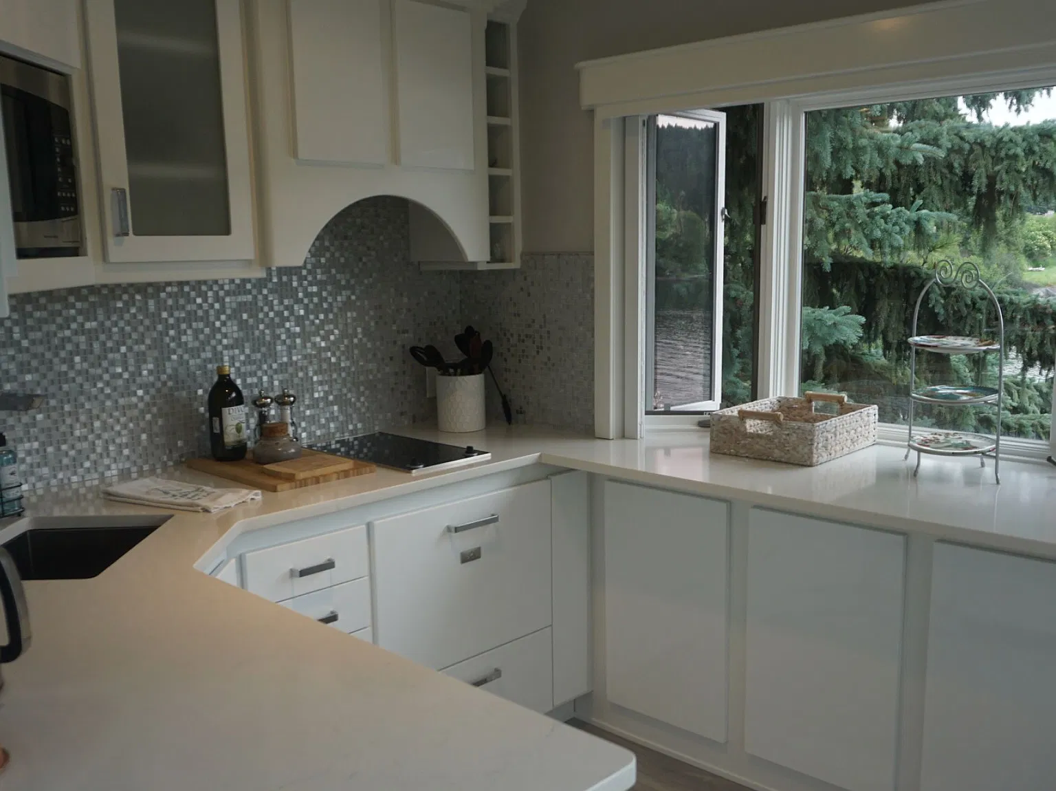 Studio, 688 sqft, $1,275 — Photo 2