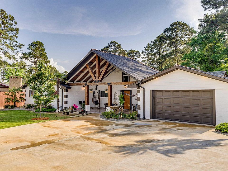 1st image of 203 Pine Cir